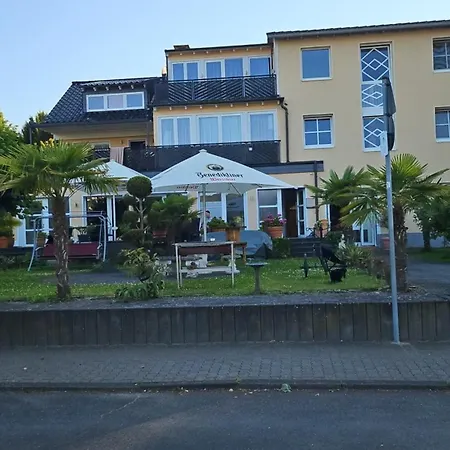 Ferienwohnung Mit Rheinblick In 2 *